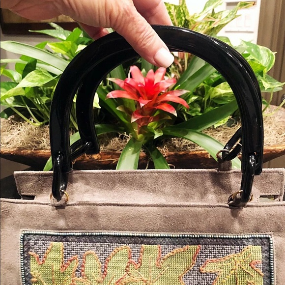 Bee Needlepoint Tote in Gray Suede Black Acrylic Handles NEW, Hand Made, Zip Top - Picture 4 of 10